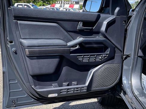 Used 2025 Toyota 4Runner SR5 AWD/4WD image 21