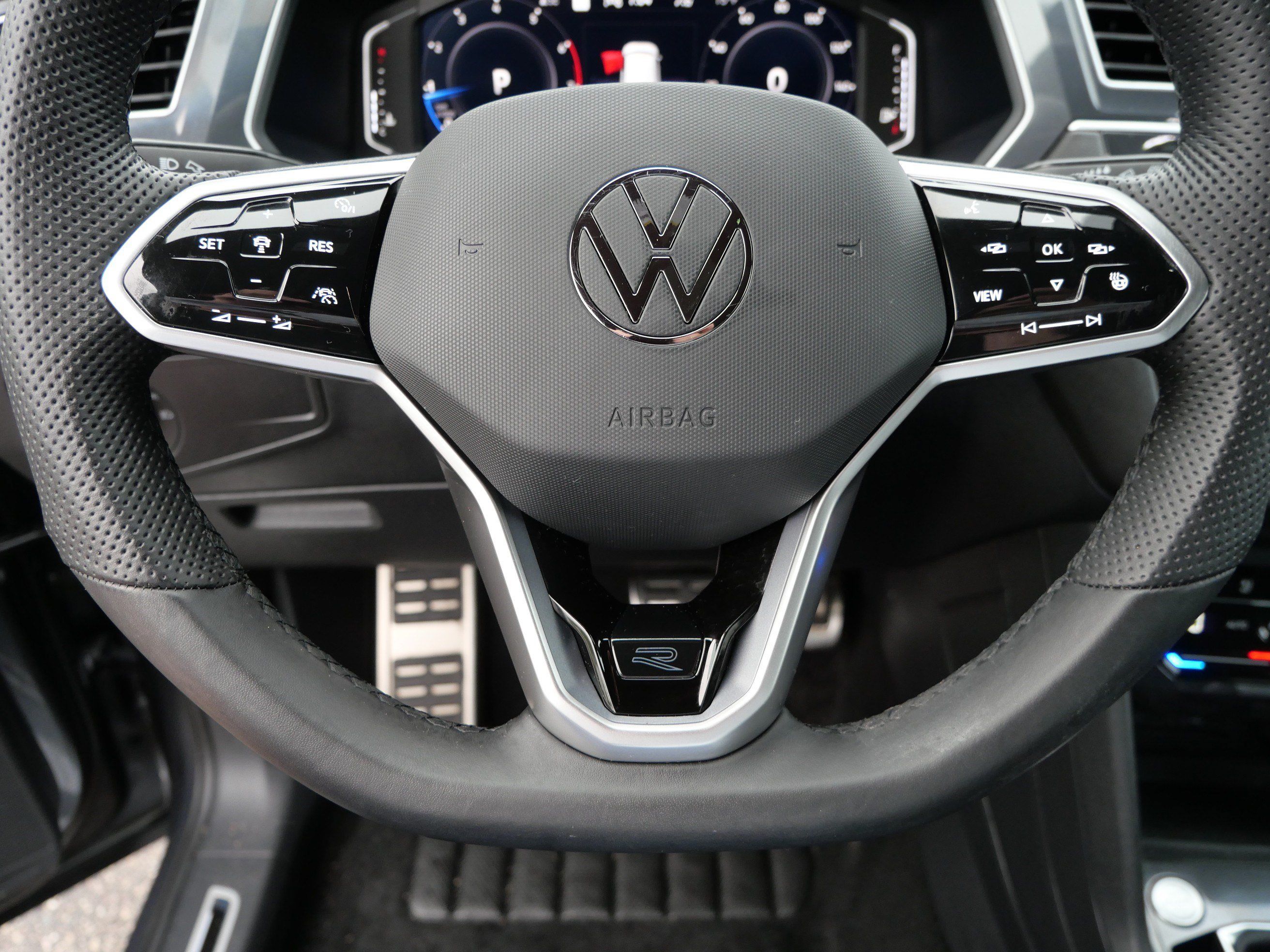 Certified 2024 Volkswagen Tiguan SEL R-Line AWD/4WD image 25