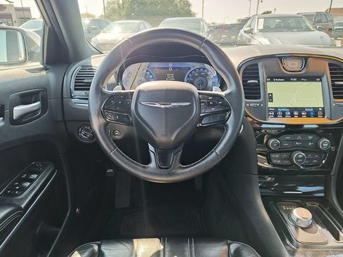 Used 2018 Chrysler 300 S w/ 300S Premium Group RWD image 16