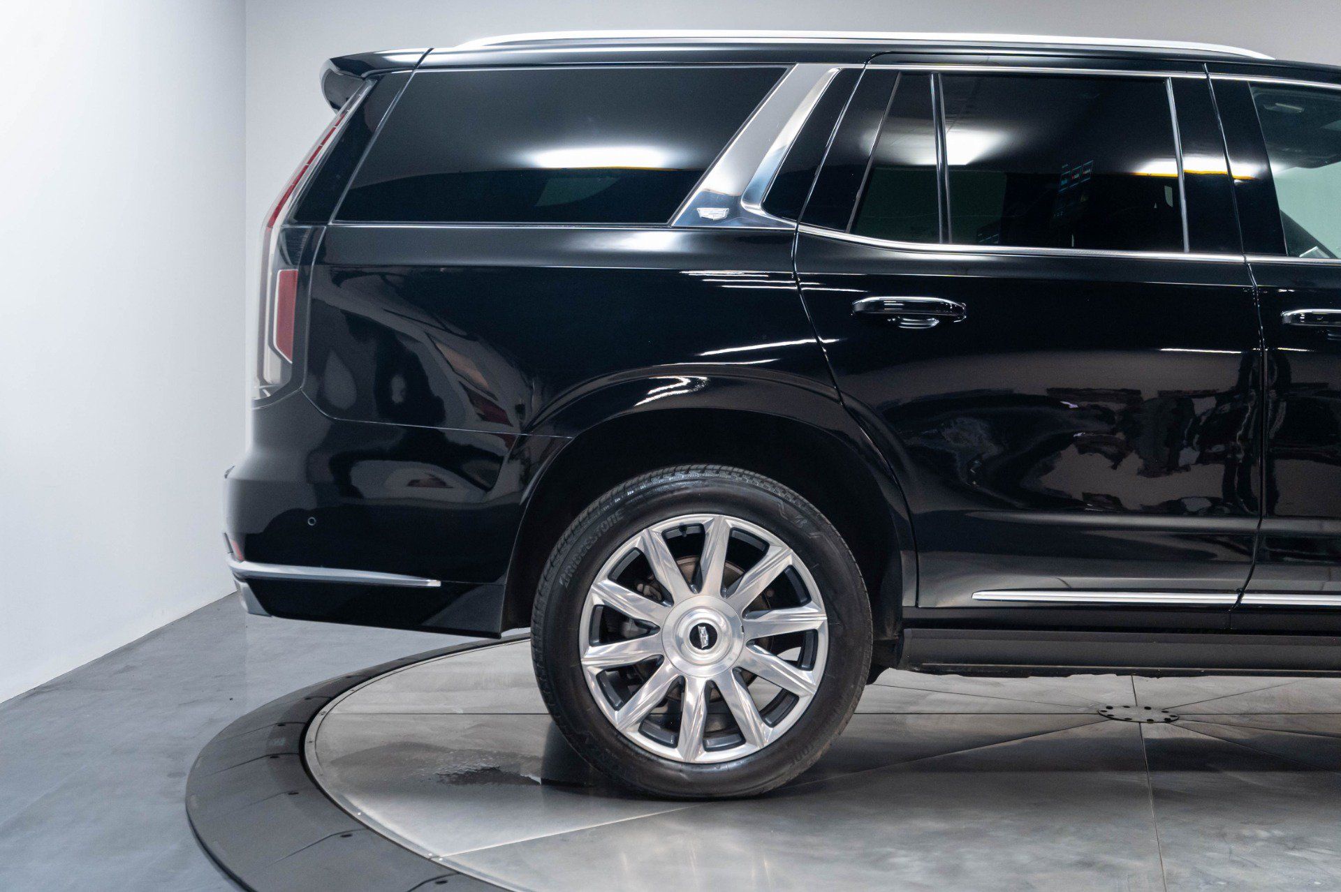 Used 2024 Cadillac Escalade Premium Luxury Platinum AWD/4WD image 29