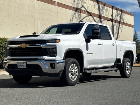Used 2025 Chevrolet Silverado 2500 LT w/ Convenience Package AWD/4WD image 8