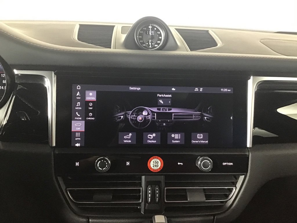 Certified 2026 Porsche Macan AWD/4WD image 34