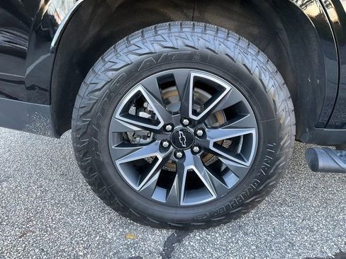 Used 2024 Chevrolet Tahoe Z71 w/ Luxury Package image 26