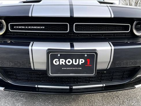 Used 2016 Dodge Challenger SXT image 27