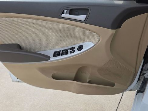 Used 2014 Hyundai Accent GLS image 15