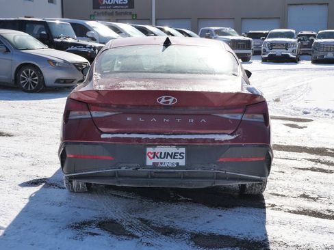 Used 2024 Hyundai Elantra SEL image 7