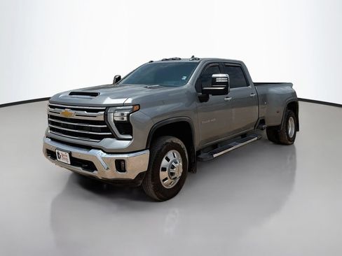 Used 2025 Chevrolet Silverado 3500 LTZ w/ LTZ Convenience Package AWD/4WD image 3