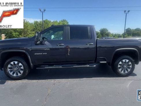 Used 2024 Chevrolet Silverado 2500 Custom w/ Custom Value Package AWD/4WD image 5