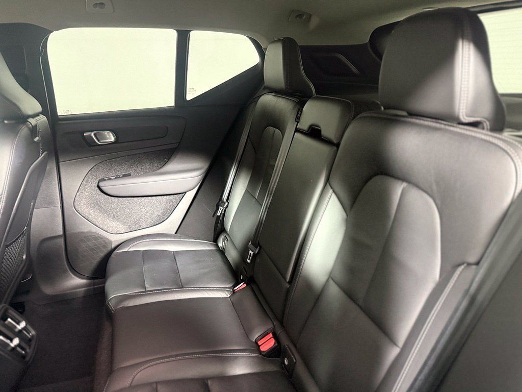 Used 2023 Volvo XC40 B5 Core w/ Convenience Package AWD/4WD image 24