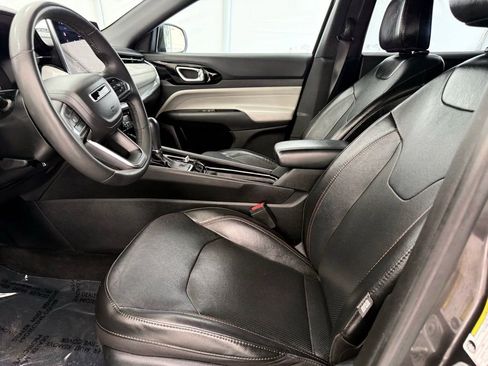 Used 2023 Jeep Compass Limited AWD/4WD image 12
