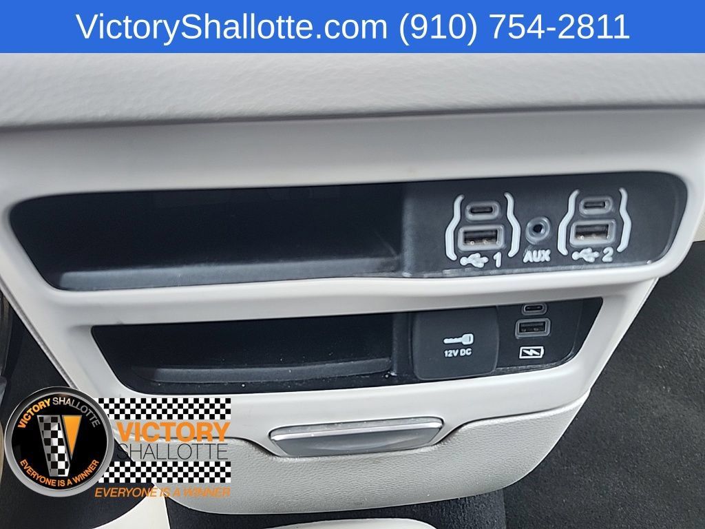Certified 2022 Chrysler Pacifica Touring-L FWD image 9