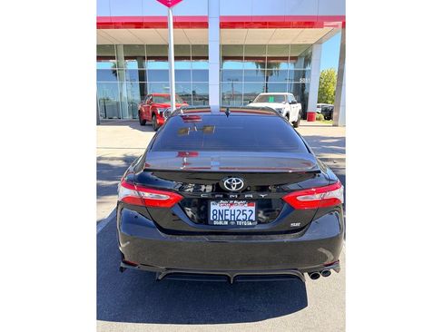 Certified 2019 Toyota Camry SE FWD image 4