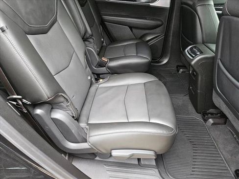 Used 2024 Cadillac XT6 Premium Luxury w/ Technology Package image 20