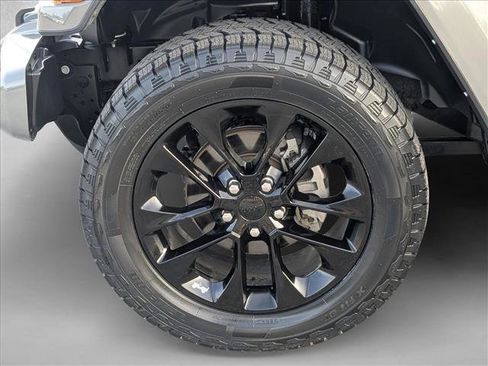 Used 2022 Jeep Gladiator Overland AWD/4WD image 22