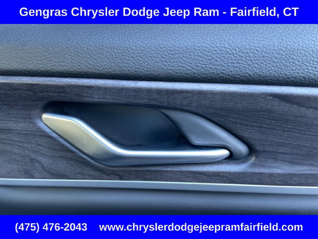 Used 2023 Jeep Grand Cherokee L Limited AWD/4WD image 23