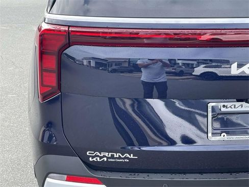 New 2026 Kia Carnival LX image 10
