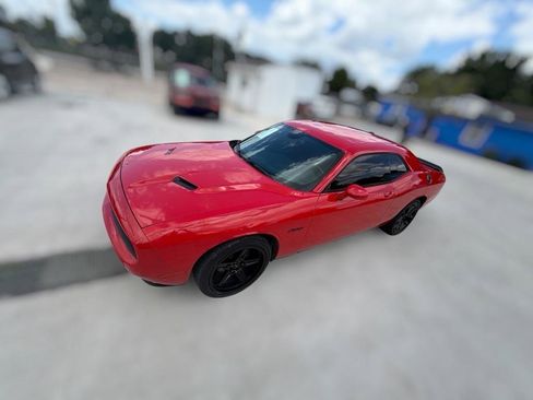 Used 2015 Dodge Challenger SXT RWD image 5
