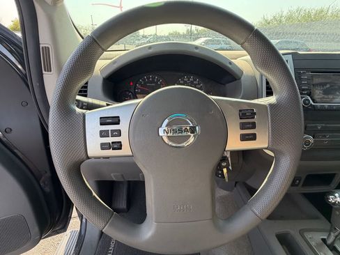 Used 2015 Nissan Frontier SV AWD/4WD image 9