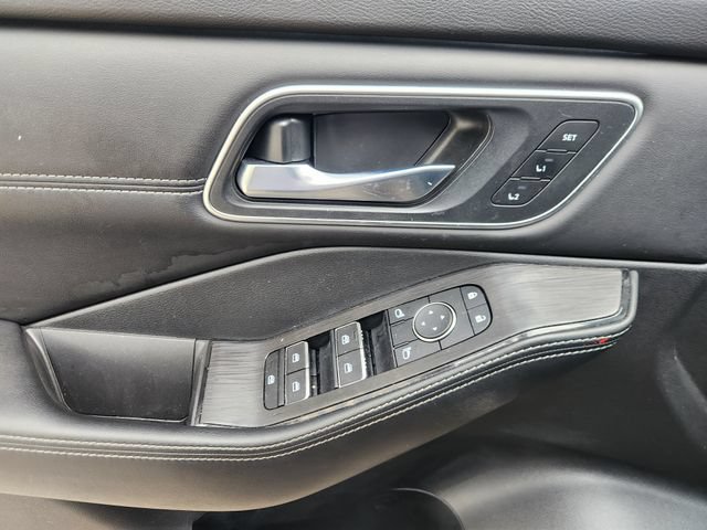 Used 2024 Nissan Rogue Platinum w/ Platinum Premium Package AWD/4WD image 22