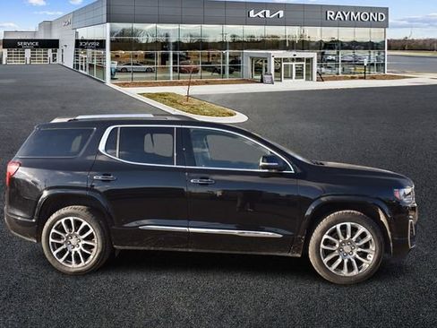 Used 2022 GMC Acadia Denali w/ Denali Technology Package image 2