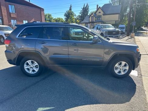 Used 2016 Jeep Grand Cherokee Laredo w/ Quick Order Package 23E AWD/4WD image 2