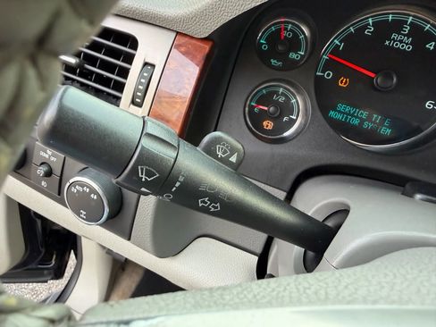 Used 2011 Chevrolet Avalanche LTZ image 49