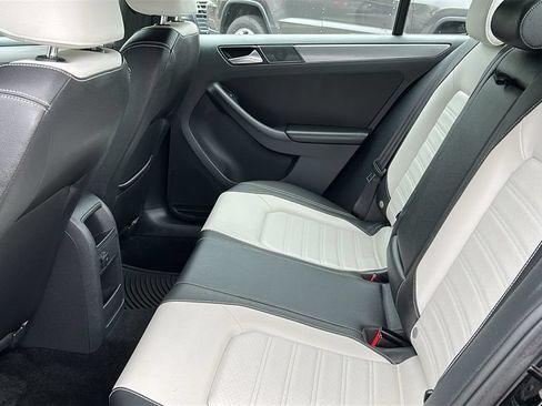 Used 2016 Volkswagen Jetta Sport FWD image 21