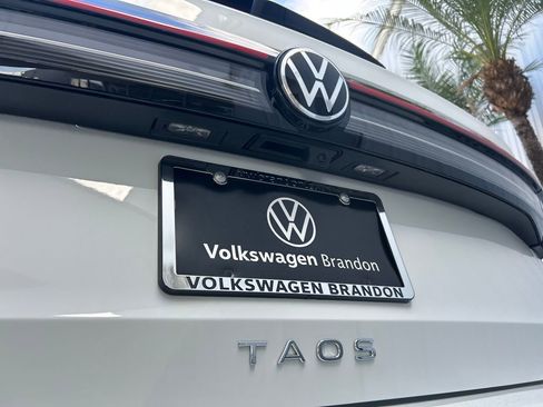 New 2026 Volkswagen Taos SE image 43
