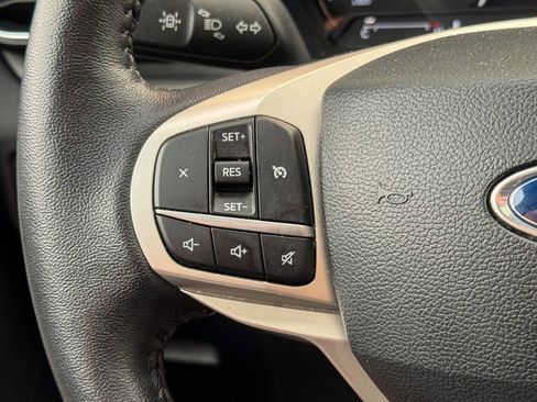 Used 2022 Ford Explorer XLT w/ Equipment Group 202A AWD/4WD image 30