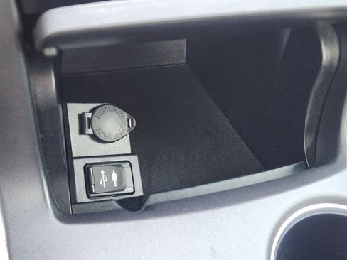 Used 2015 Toyota Camry SE FWD image 14
