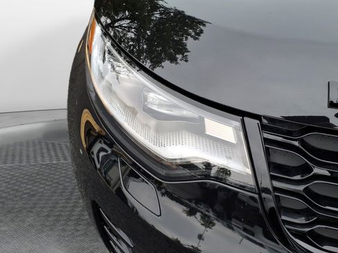 Certified 2024 Land Rover Discovery Dynamic SE image 10