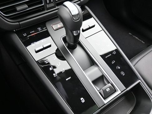 New 2026 Porsche Macan image 21