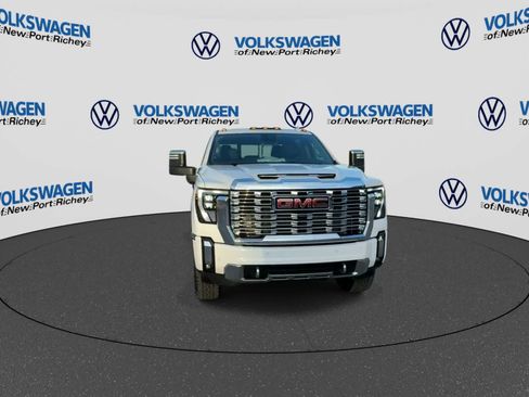 Used 2025 GMC Sierra 3500 Denali w/ Denali Reserve Package AWD/4WD image 3