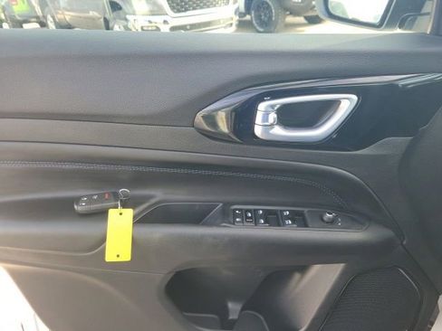 New 2026 Jeep Compass Latitude image 12