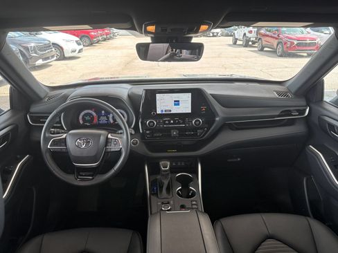 Used 2025 Toyota Highlander XSE AWD/4WD image 36