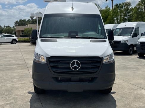 Used 2025 Mercedes-Benz Sprinter 2500 image 15