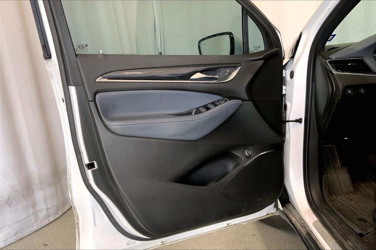 Used 2022 Buick Enclave Essence w/ Sport Touring Edition FWD image 21