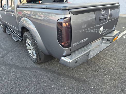 Used 2019 Nissan Frontier SL RWD image 8
