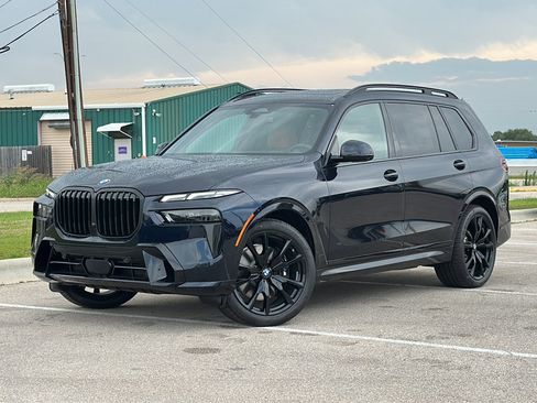 New 2027 BMW X7 xDrive40i w/ M Sport Package AWD/4WD image 2