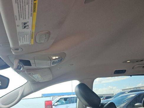 Used 2019 Chrysler Pacifica Touring-L image 14