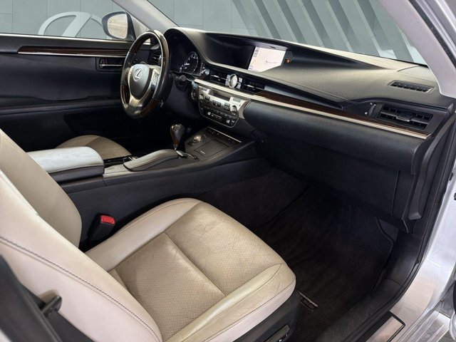 Used 2014 Lexus ES 350 w/ Luxury Package FWD image 26