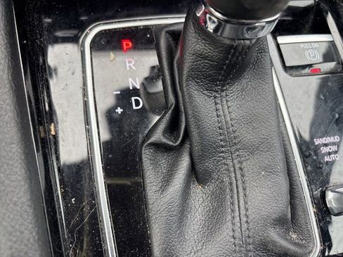 Used 2023 Jeep Compass Limited image 33