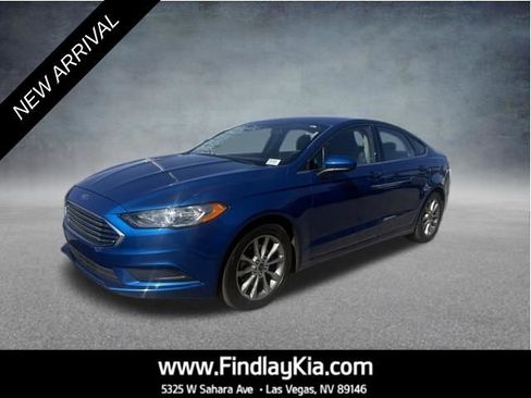 Used 2017 Ford Fusion SE w/ Fusion SE Technology Package image 1