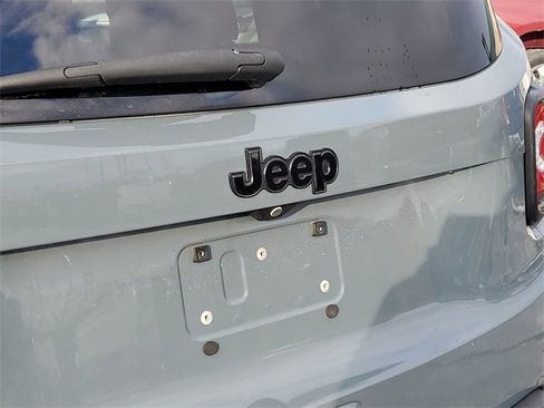 Used 2018 Jeep Renegade Altitude w/ UConnect 8.4 Nav Group image 31