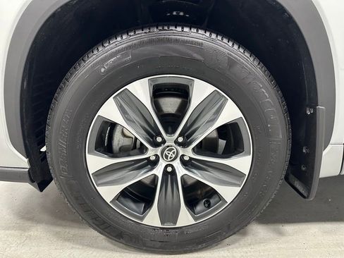 Used 2025 Toyota Highlander XLE AWD/4WD image 72