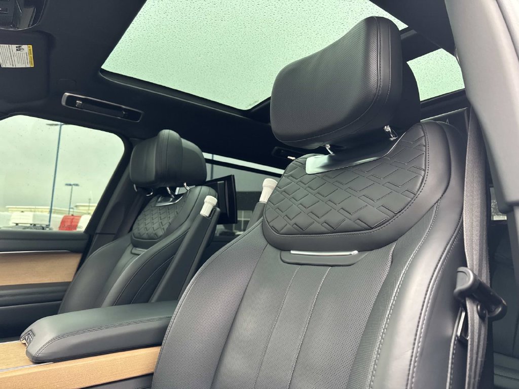 Certified 2023 Land Rover Range Rover SV AWD/4WD image 22
