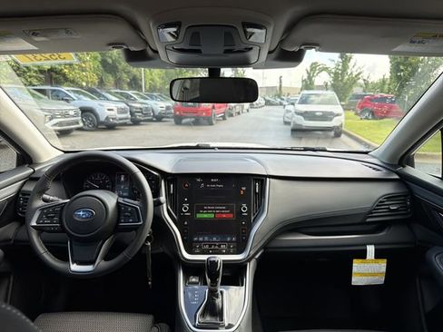 Used 2025 Subaru Outback Premium AWD/4WD image 19