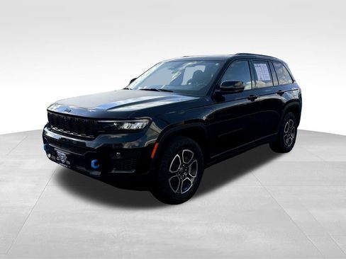 Used 2023 Jeep Grand Cherokee Trailhawk w/ Luxury Tech Group III image 3