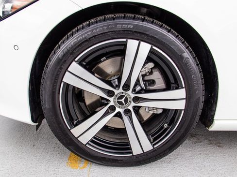 Used 2025 Mercedes-Benz C 300 4MATIC Sedan image 9