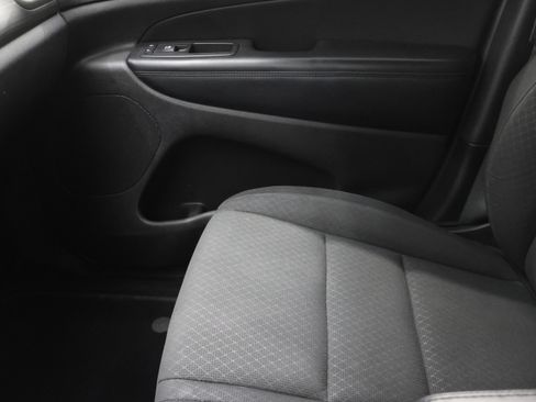 Used 2019 Jeep Grand Cherokee Laredo image 13